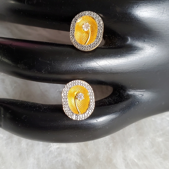 Majestic 22K Gold Earrings – A Symphony of Timeless Elegance and Radiant - Picture 4 of 10